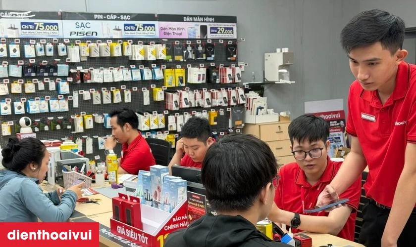 Nhân viên lắp lại hoàn chỉnh